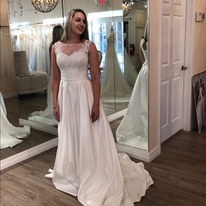 Wedding gown- brand new!